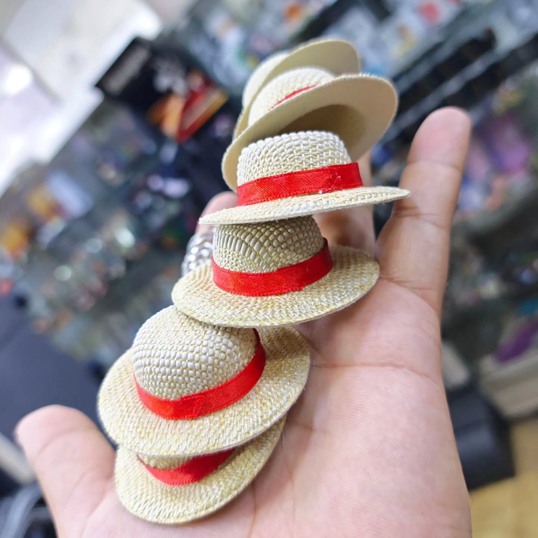 One Piece Keychain with Luffy Hat - alternate view
