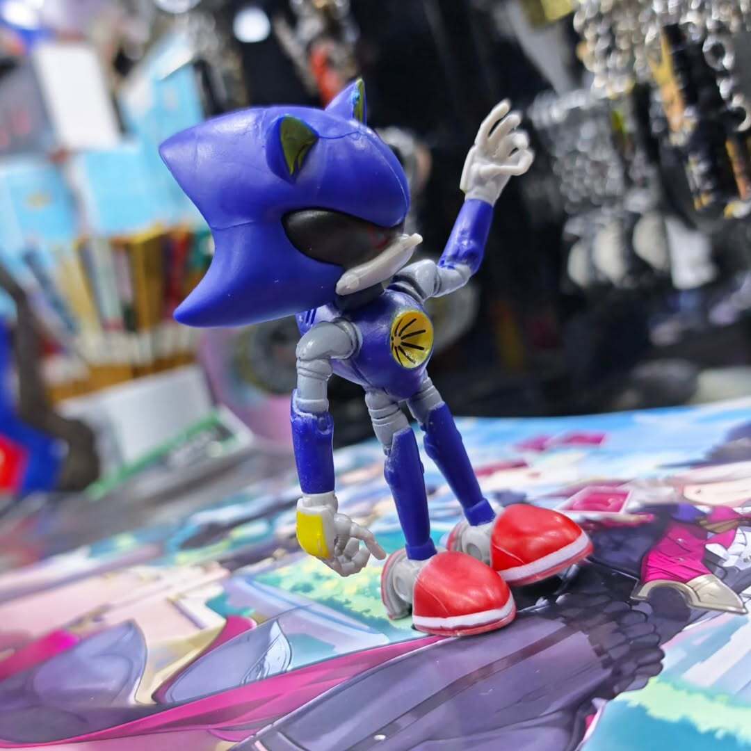 Sonic Figurine - alternate view
