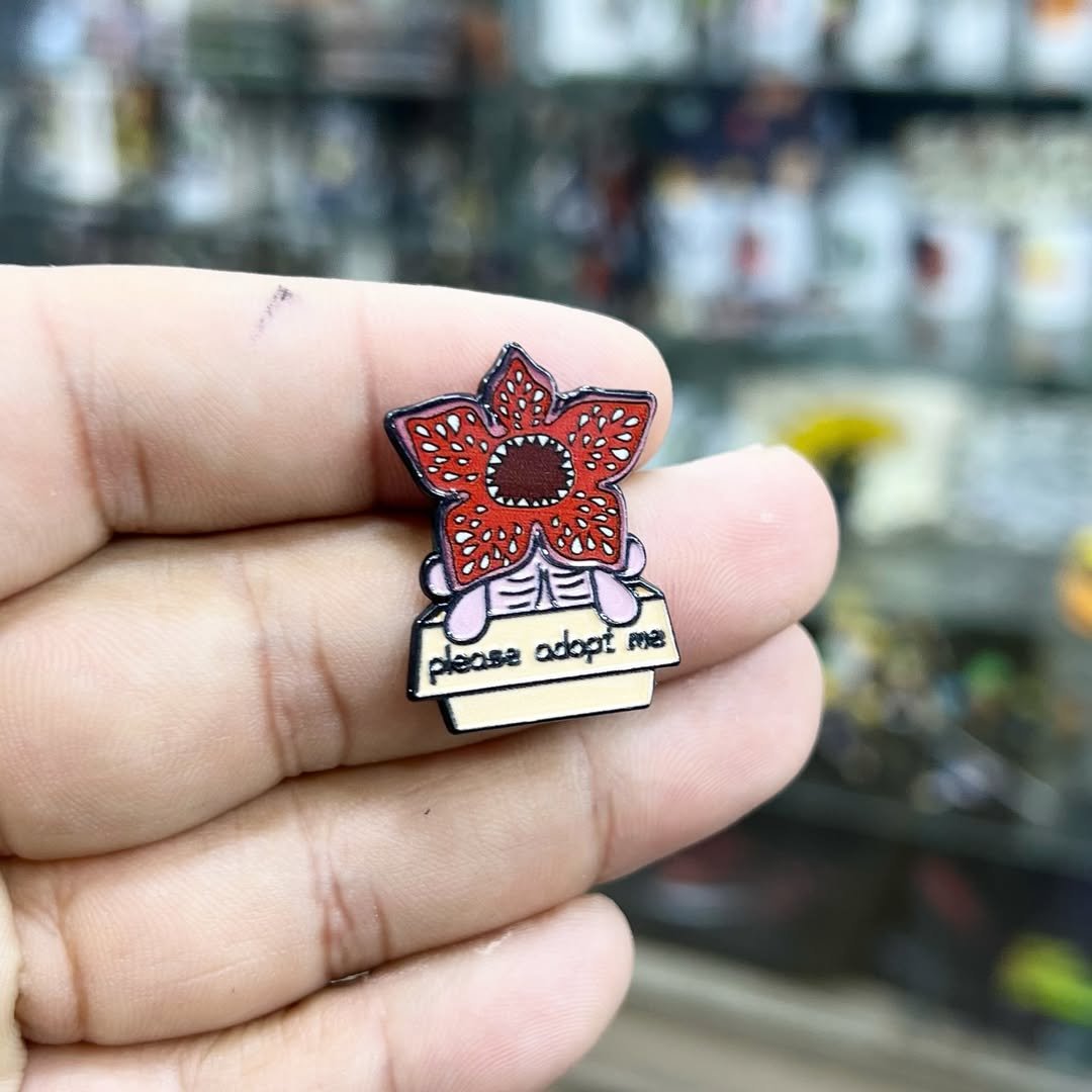 Pins Stranger Things - alternate view
