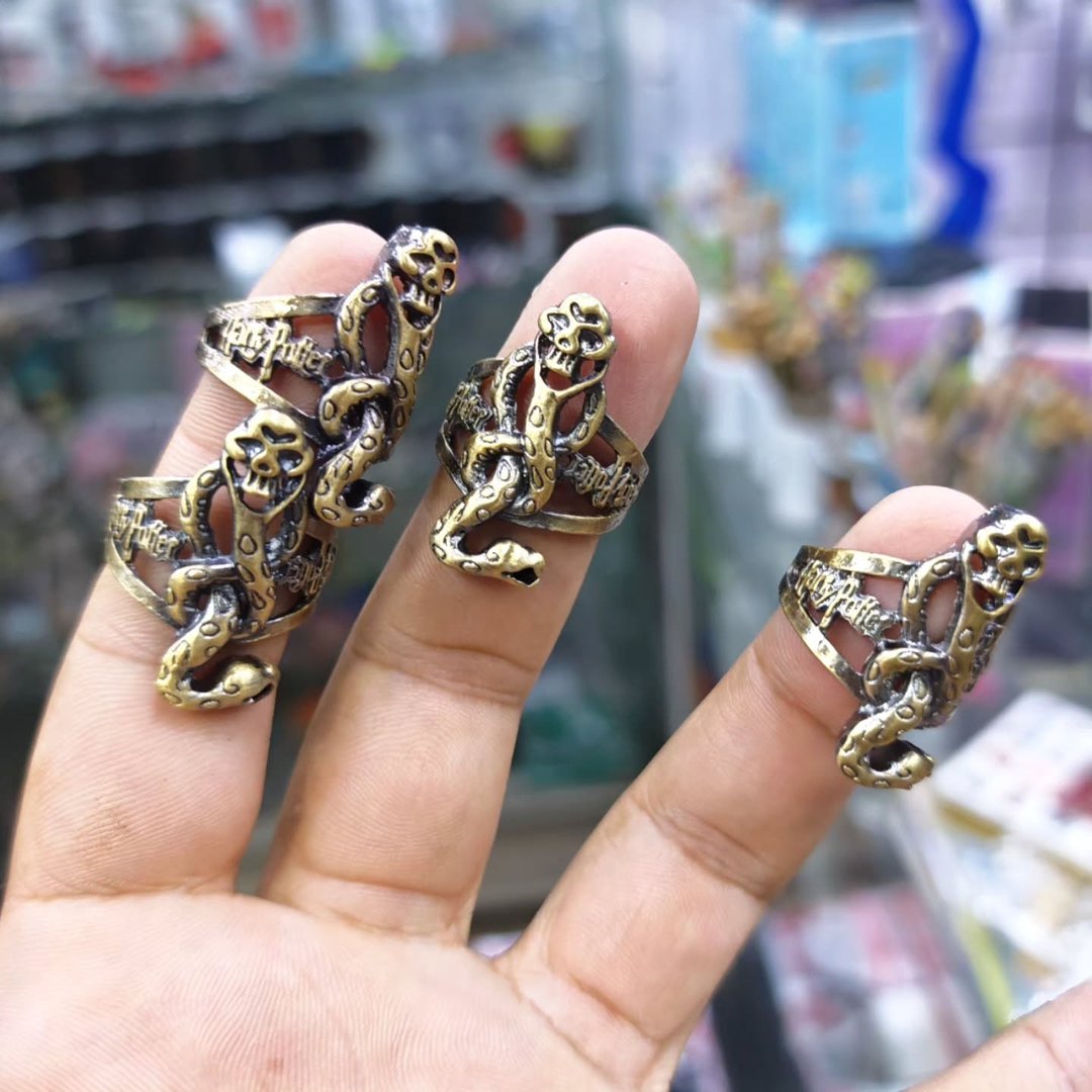 Harry Potter Slytherin Ring - alternate view