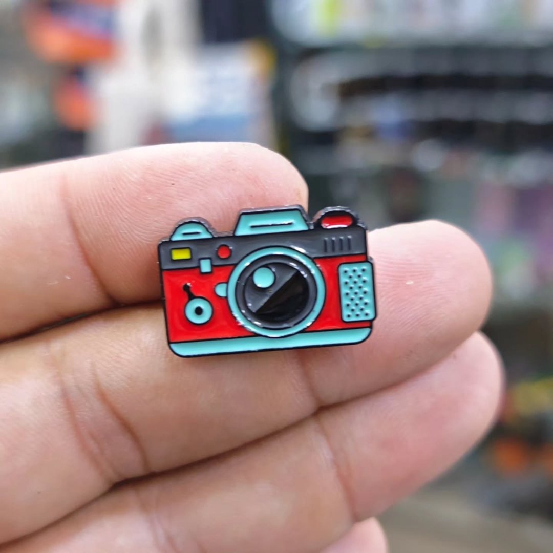 Appareil Photo Pins - alternate view