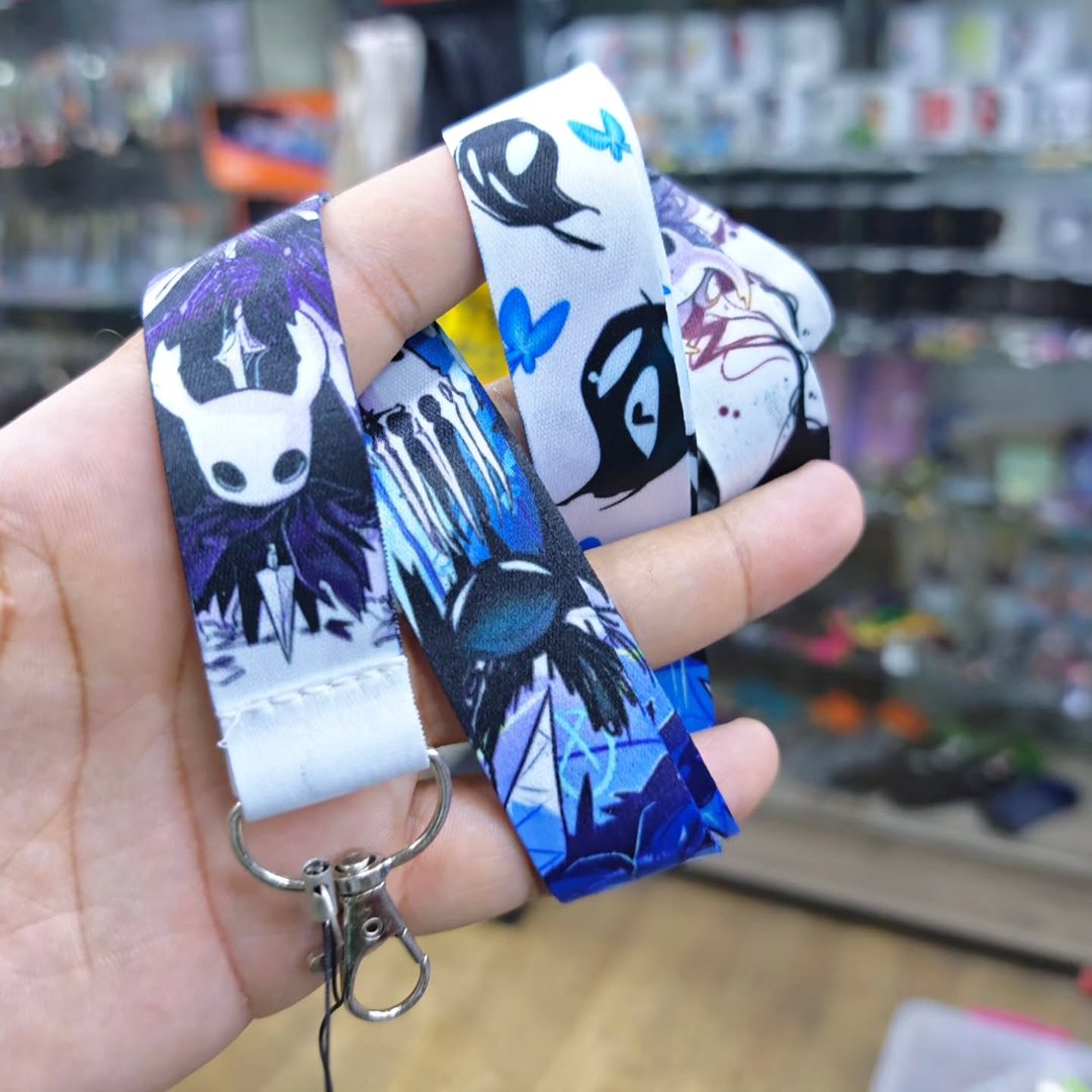 Hollow Knight Keychain - alternate view