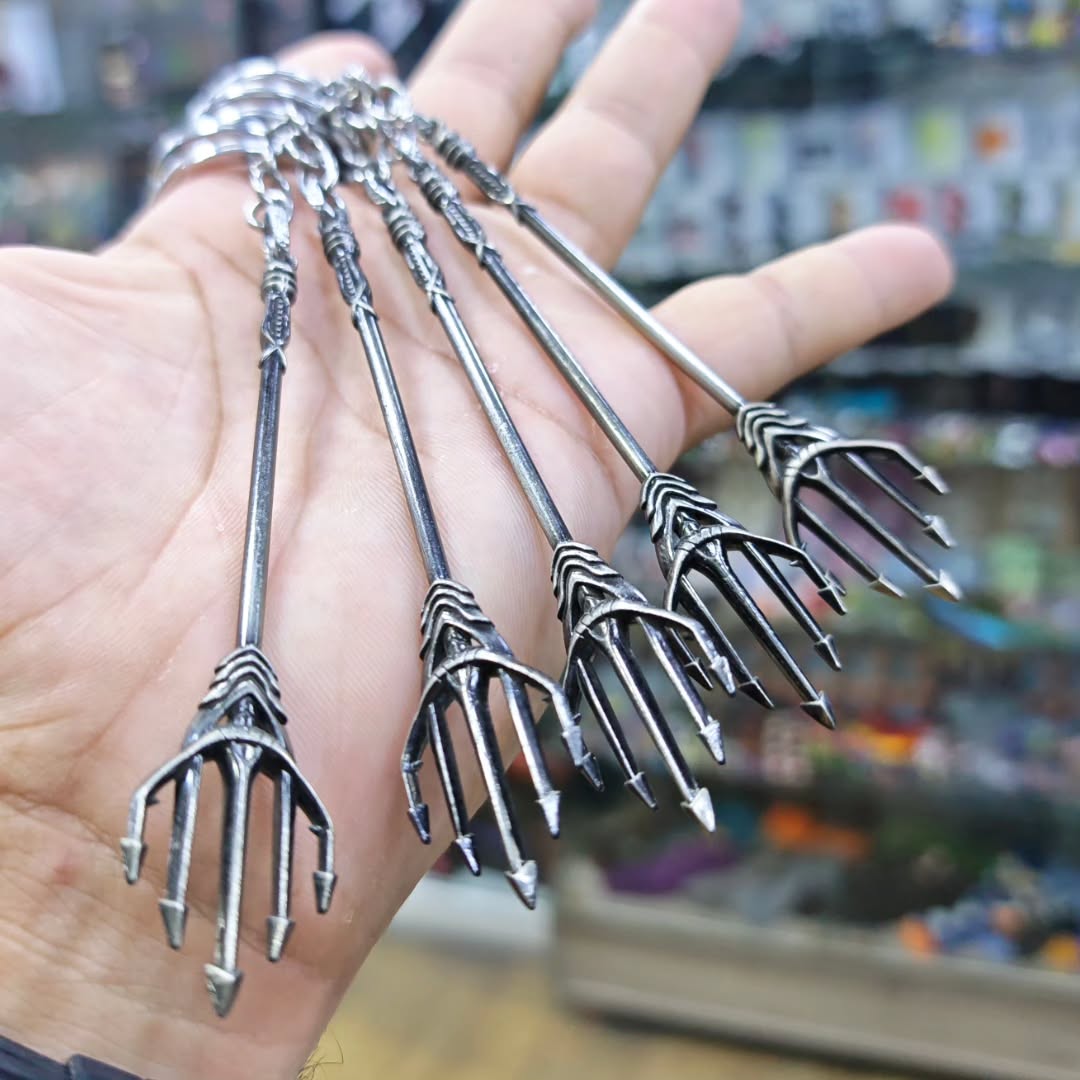 DC Aquaman Keychain - alternate view