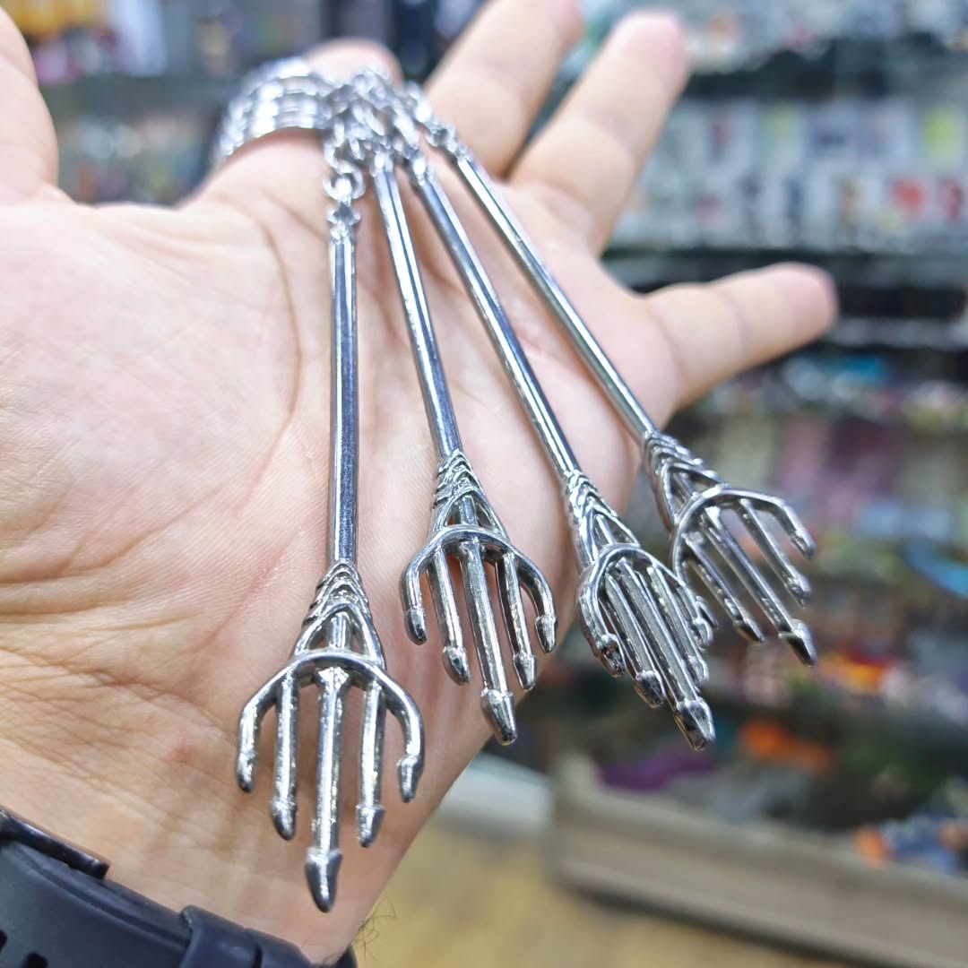 DC Aquaman Keychain - alternate view