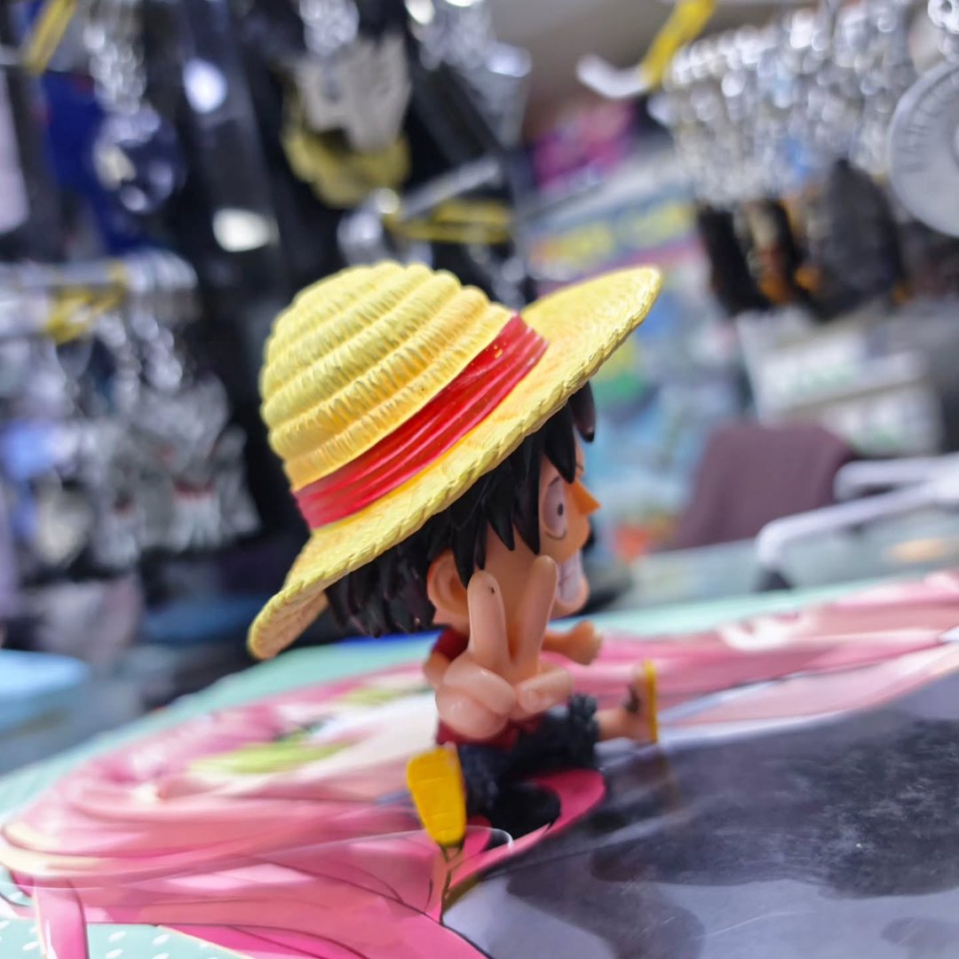 One Piece figurine - alternate view
