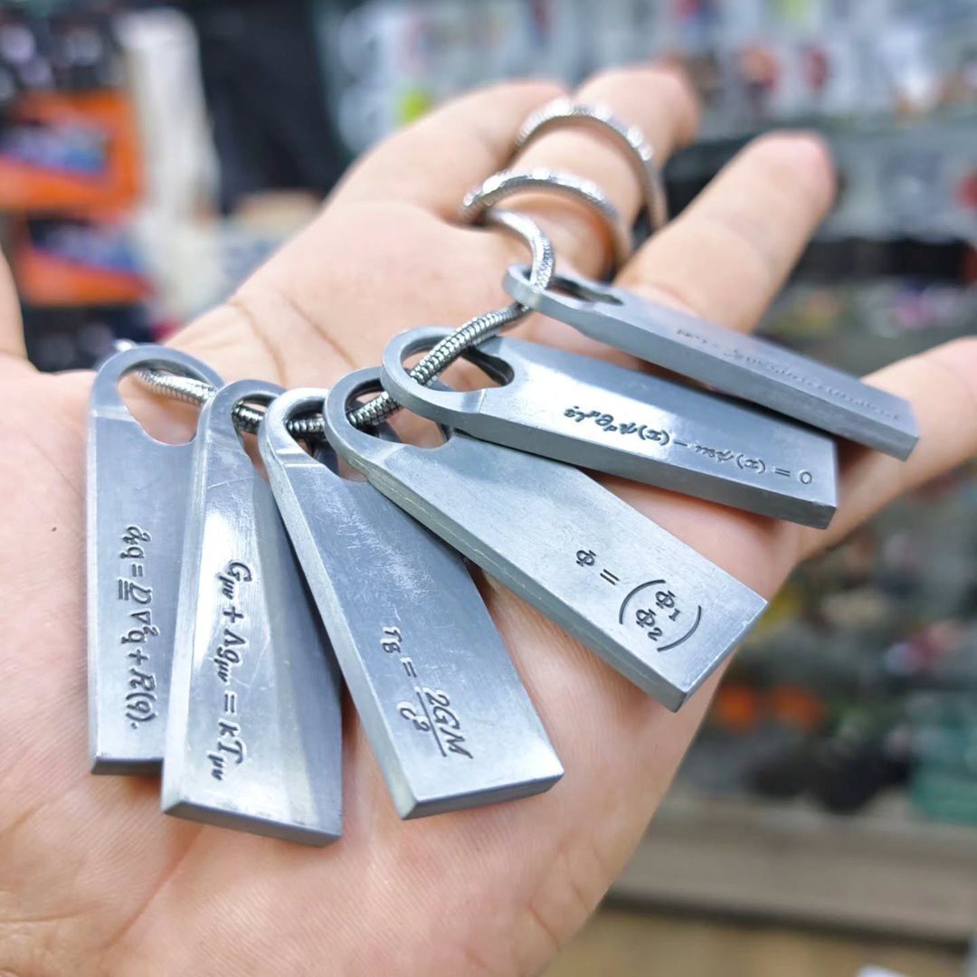 Death Stranding necklace - alternate view