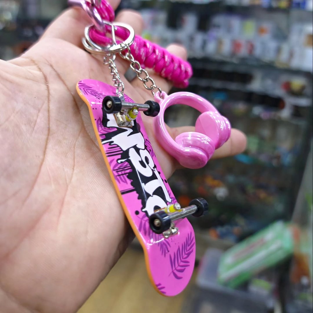 Skateboard Keychain - Keychain