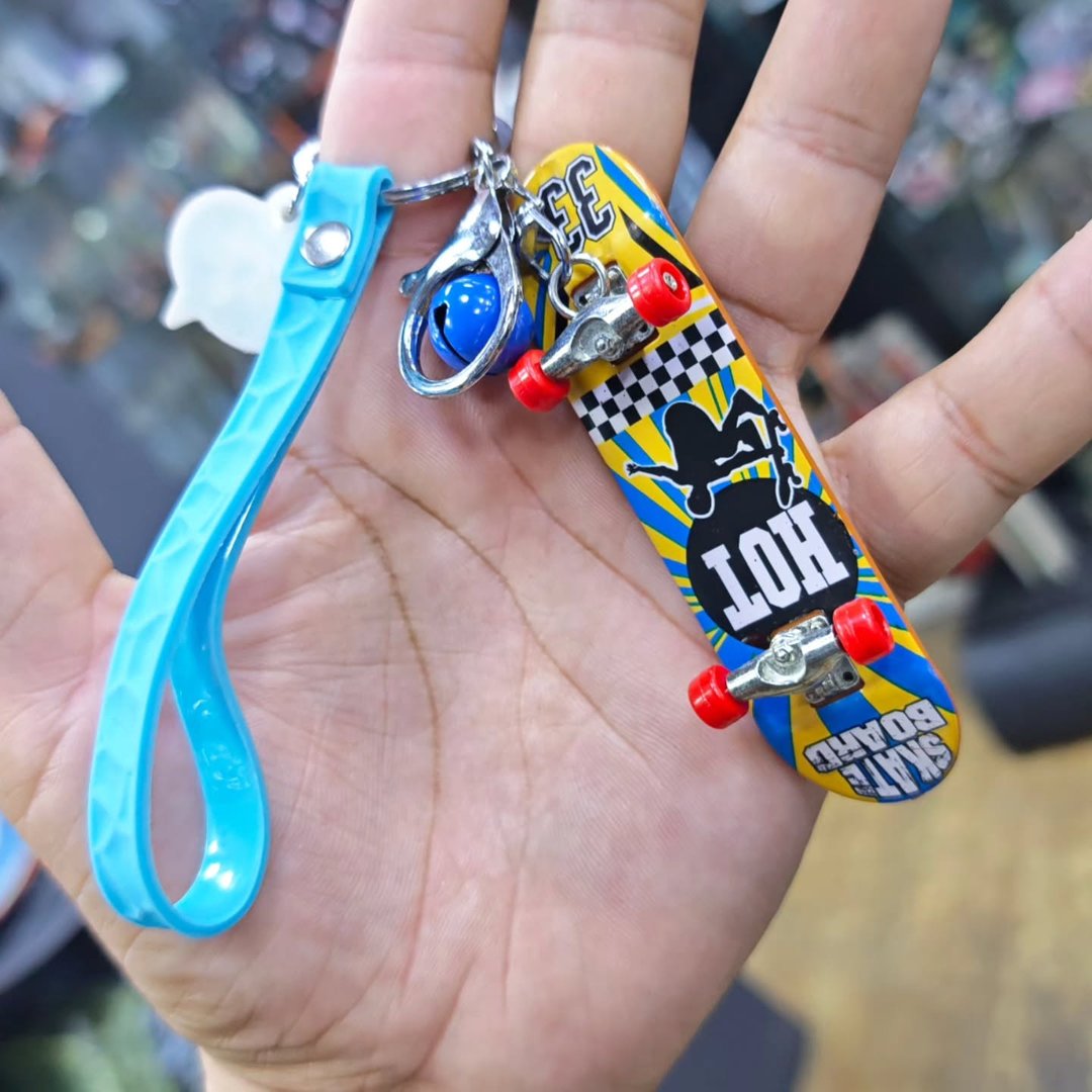 Skateboard Keychain - Keychain