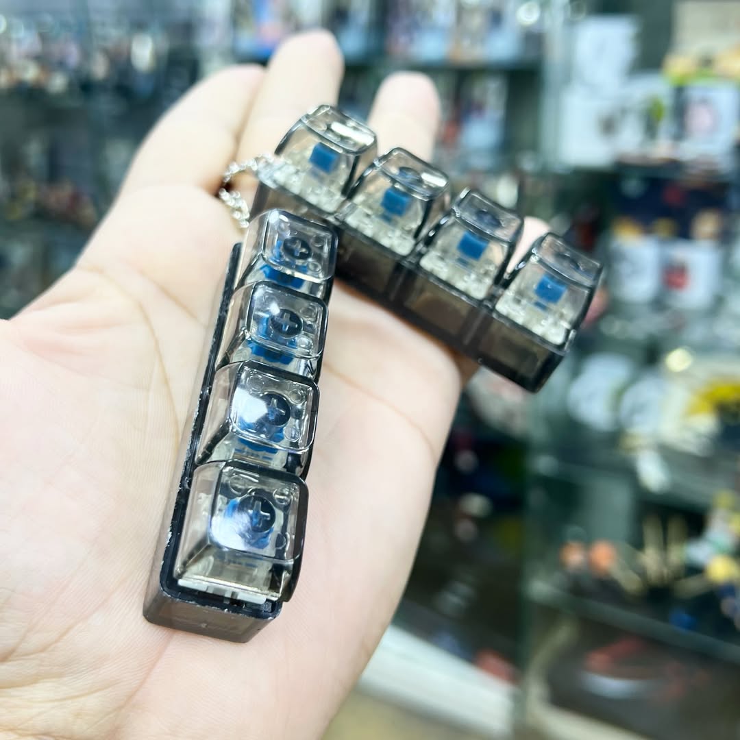 Anti-Stress Keyboard Keychain - Keychain