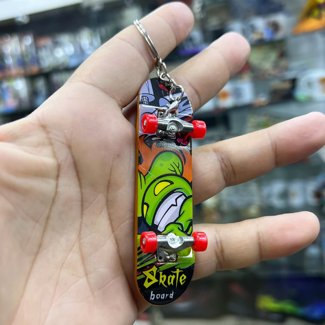 Skateboard Keychain - Keychain