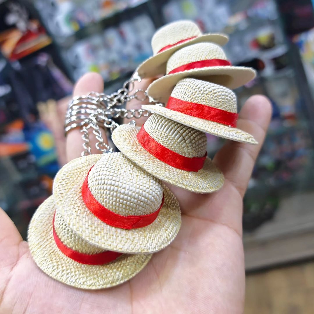 One Piece Keychain with Luffy Hat - Keychain