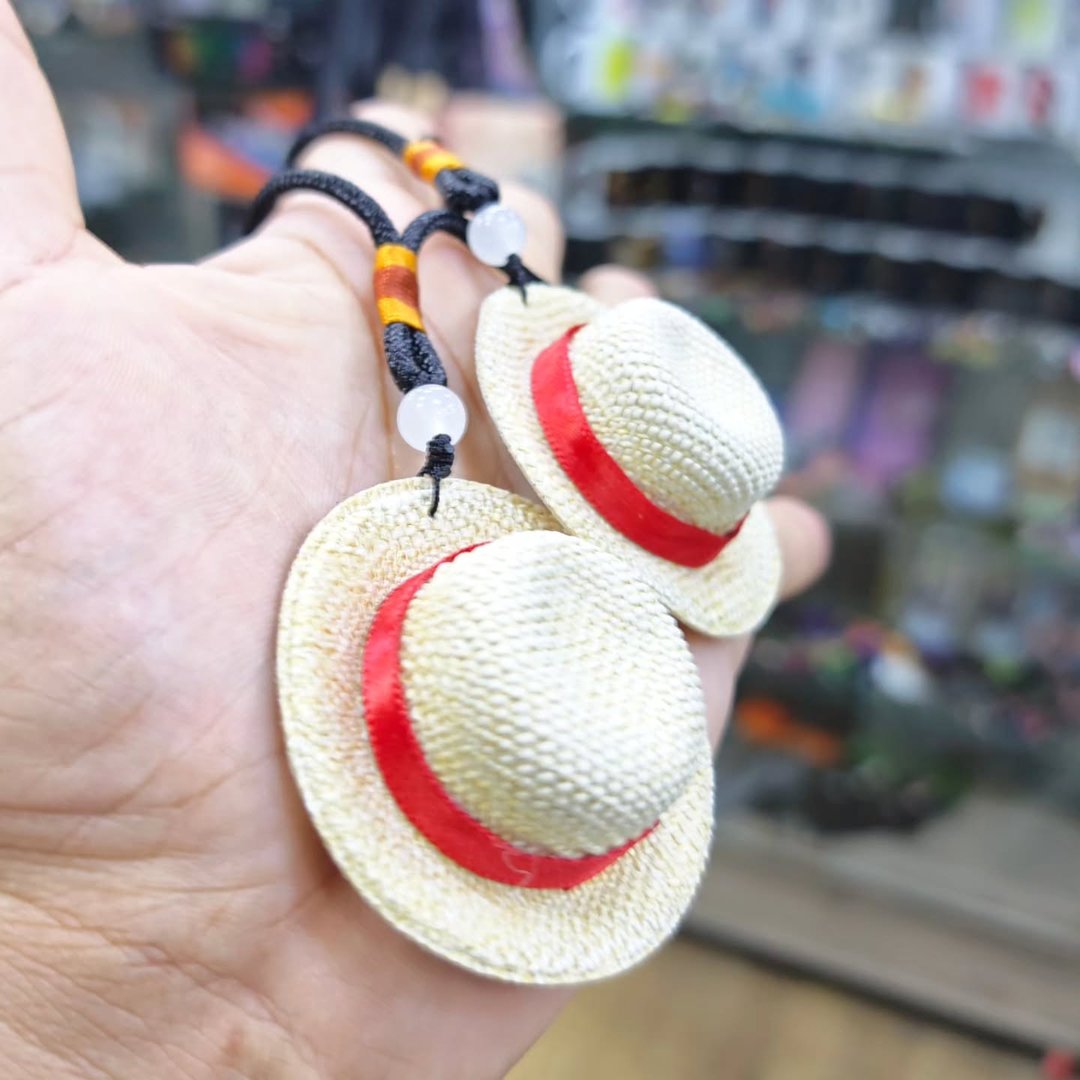One Piece Keychain with Luffy Hat - Keychain