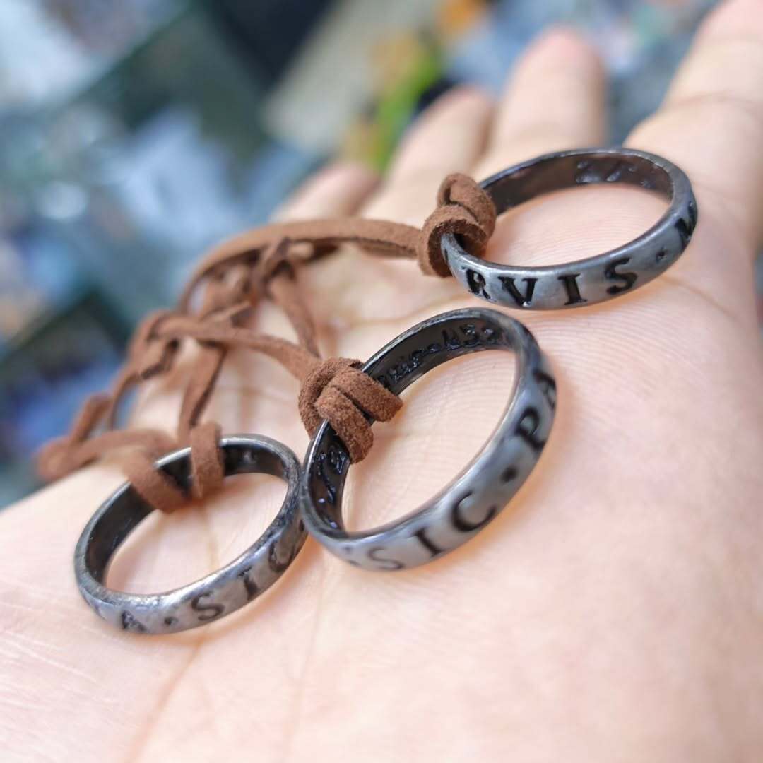 Uncharted Sic Magna Parvis Necklace - Necklace