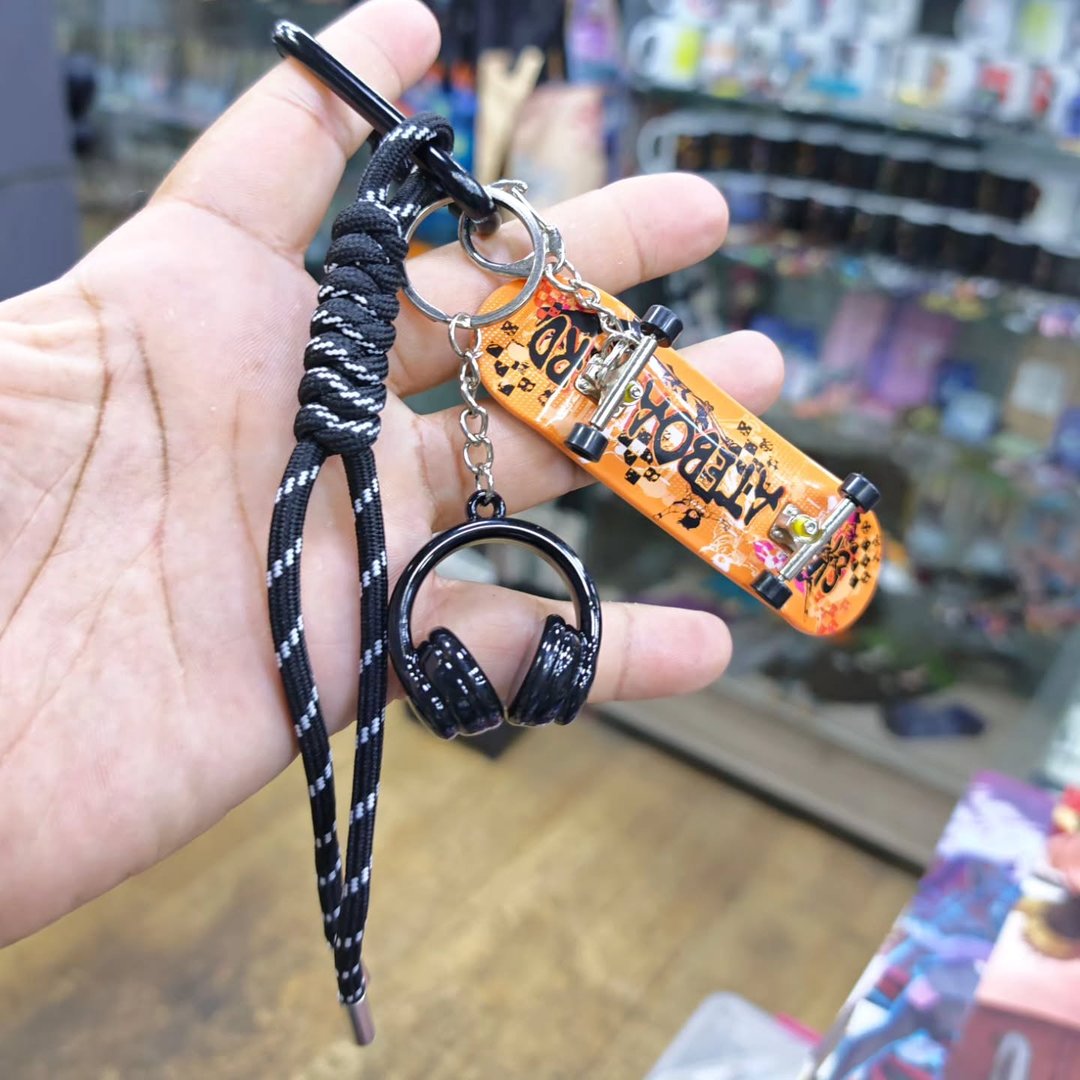 Skateboard Keychain - Keychain