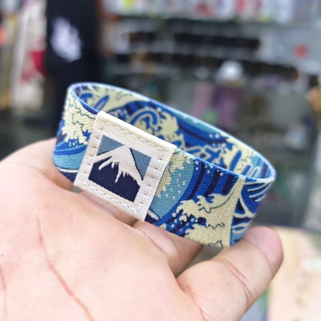The Great Wave Bracelet - Bracelet