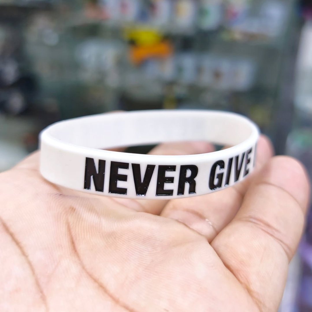Never Give Up Silicone Bracelet - Bracelet