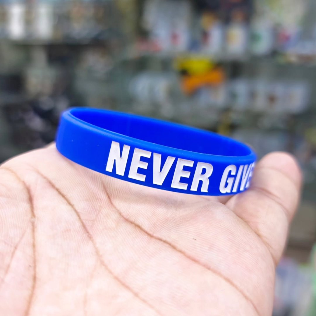 Never Give Up Silicone Bracelet - Bracelet