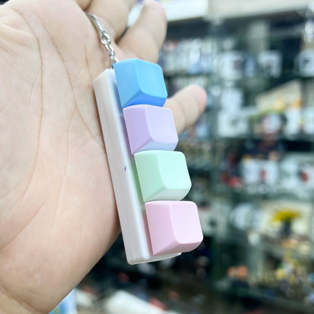Anti-Stress Keyboard Keychain - Keychain