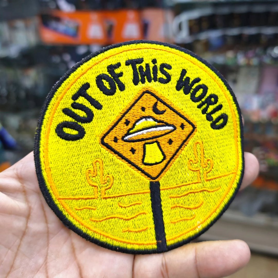 Embroidered Patch Out Of This World 105 x 110 MM - Embroidered Patch