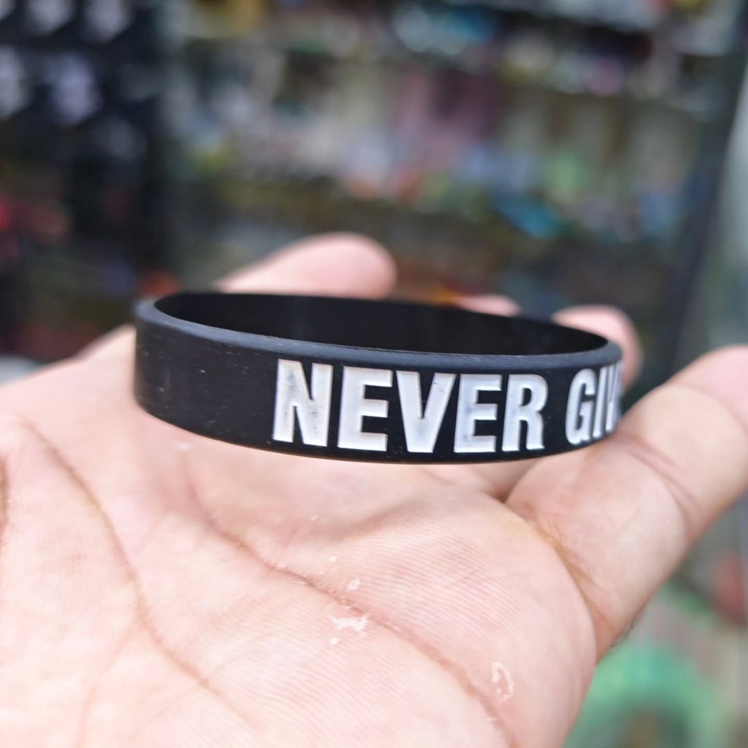Never Give Up Silicone Bracelet - Bracelet